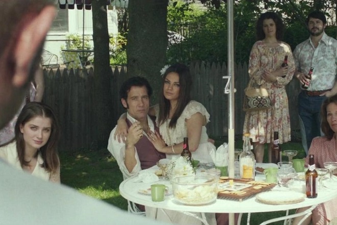 Lili Taylor, Mila Kunis, Clive Owen, and Eve Hewson in Blood Ties