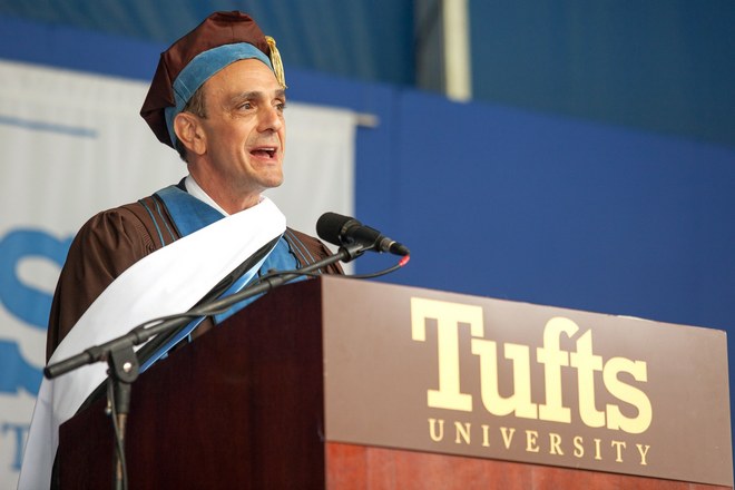 Hank Azaria on the tribune of Tufts University