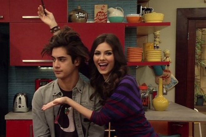 Avan Jogia and Victoria Justice in the series Victorious