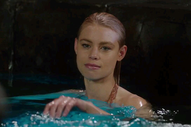 Lucy Fry in the series Mako: Island of Secrets
