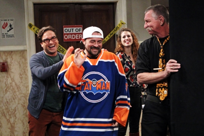 Kevin Smith on the set of the sitcom The Big Bang Theory