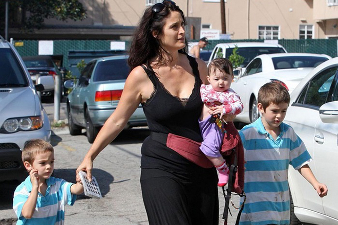Carrie-Anne Moss with her kids