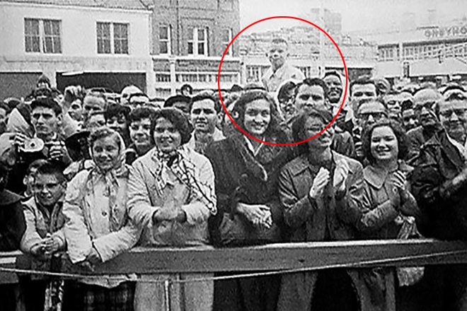 Little Bill Paxton in Dallas, watching the procession of President Kennedy
