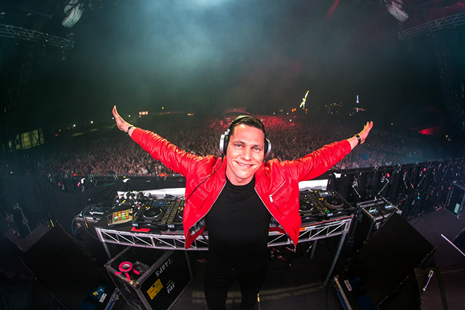 Tiësto at the console
