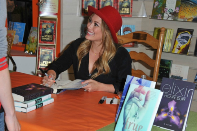 Hilary Duff at the signing of her book