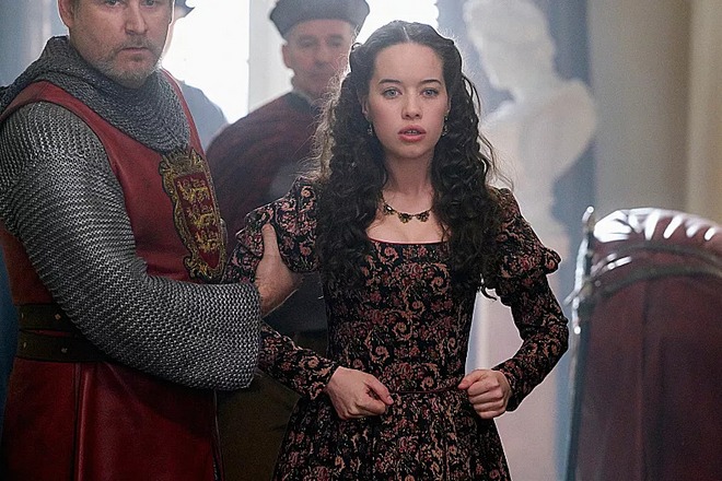 Anna Popplewell in the TV series Reign