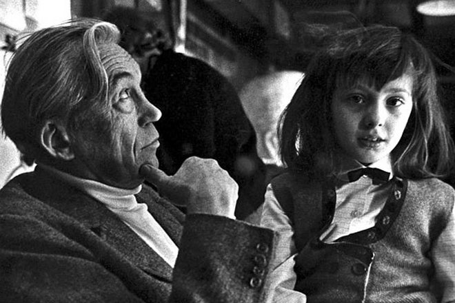 Little Anjelica Huston with her father