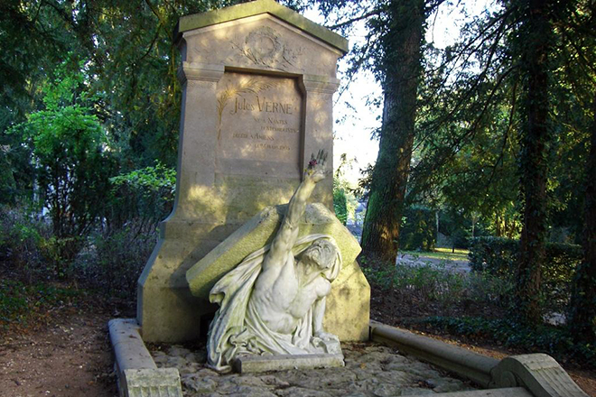 Jules Verne's grave