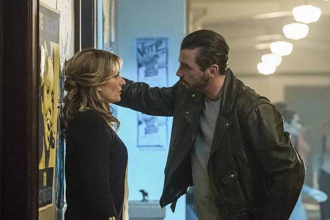 Mädchen Amick and Skeet Ulrich in the television series Riverdale