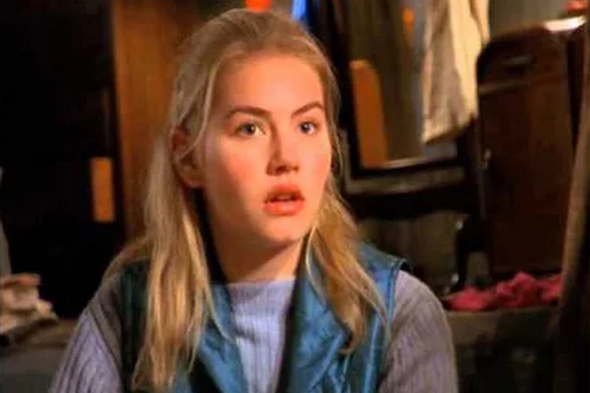 Elisha Cuthbert in the series Are You Afraid of the Dark?