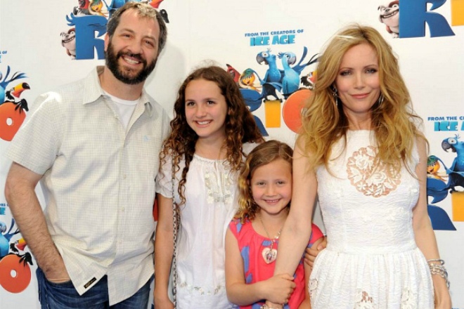 Leslie Mann with her family