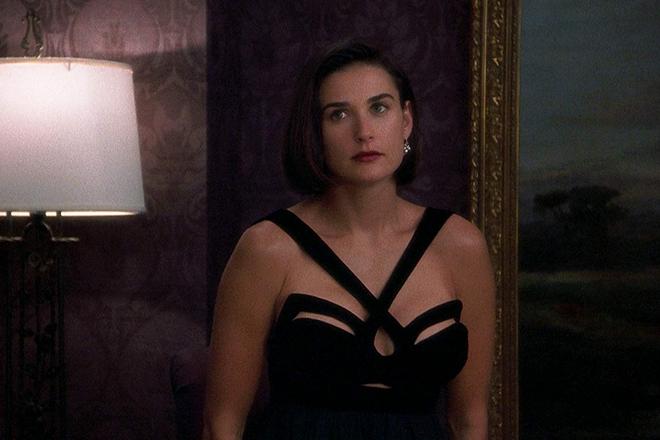 Demi Moore in Thierry Mugler black dress (a screenshot from Indecent Proposal)