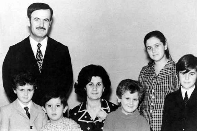 Bashar al-Assad (on the left) as a child with his family / Syrian History