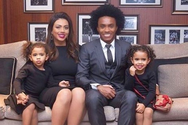 Willian with his wife Vanessa and children