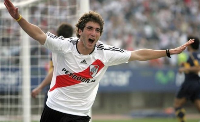 Gonzalo Higuaín at River Plate FC