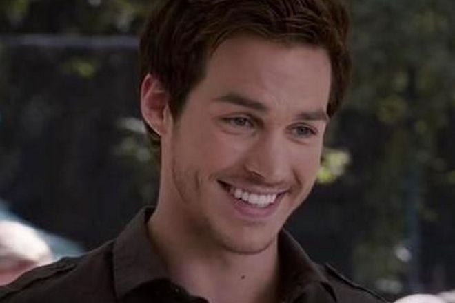 Chris Wood in The Carrie's Diaries