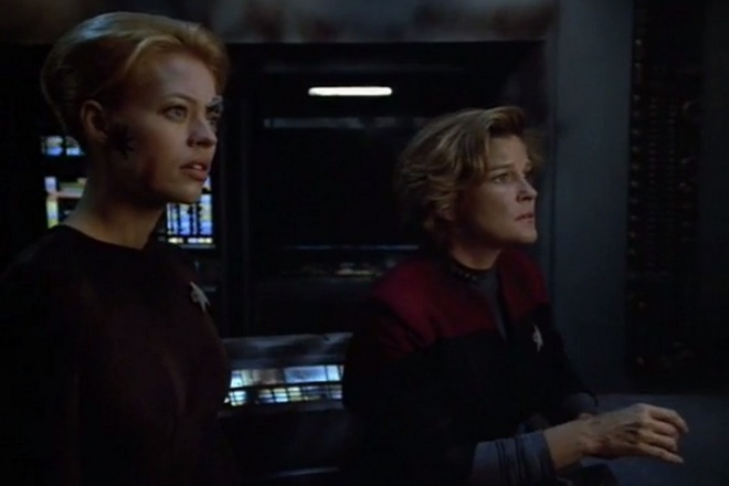 Jeri Ryan and Kate Mulgrew in the series Star Trek: Voyager