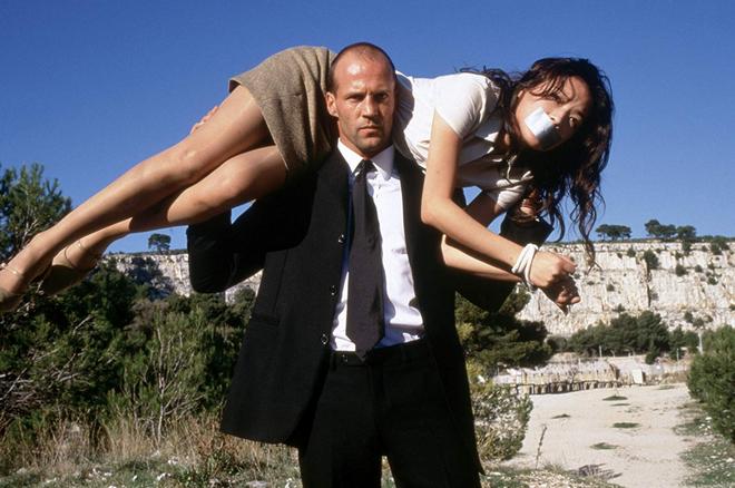 Jason Statham and Shu Qi in the movie The Transporter