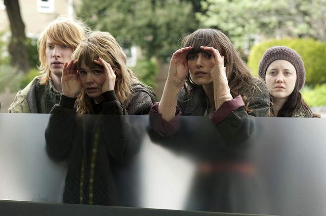 Domhnall Gleeson, Keira Knightley, Carey Mulligan and Andrea Riseborough (a shot from the movie Never Let Me Go)