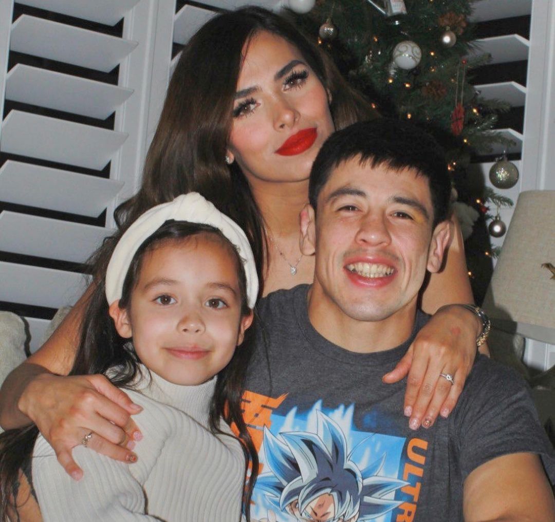 Brandon Moreno with his family