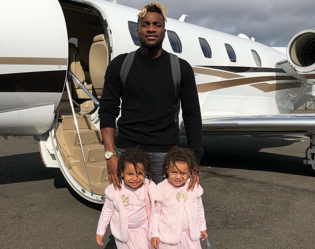 Allan Saint-Maximin with his daughters