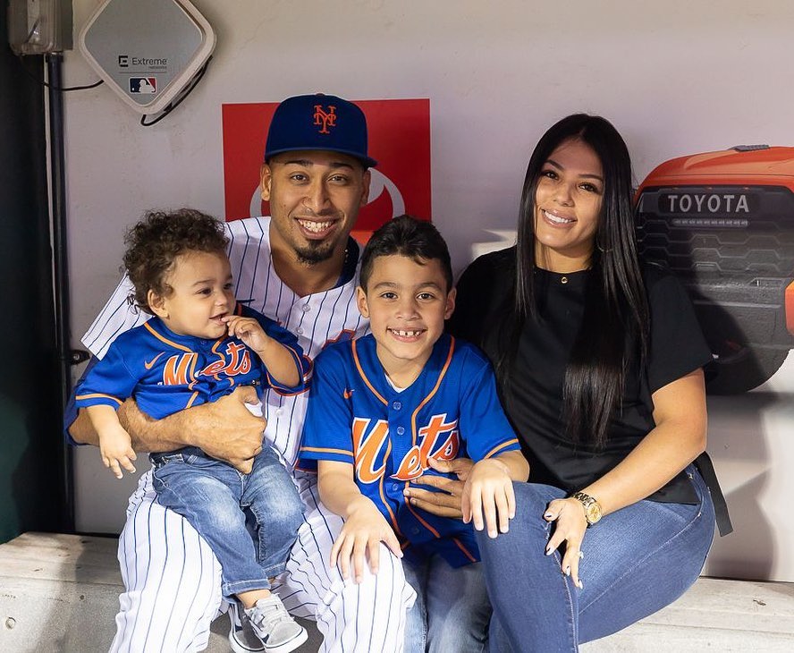 Edwin Diaz with his family