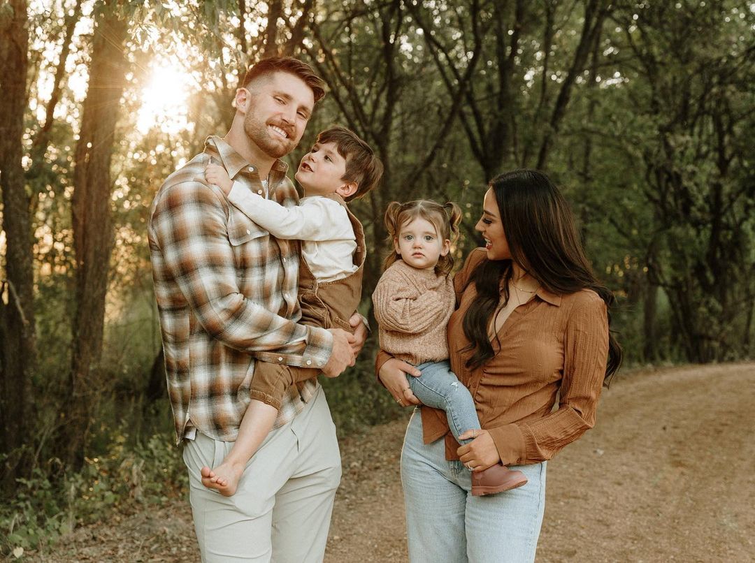 Dalton Schultz with his wife and children
