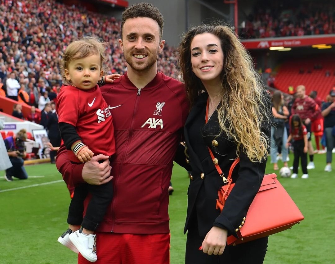 Diogo Jota with Rute Cardoso and their son