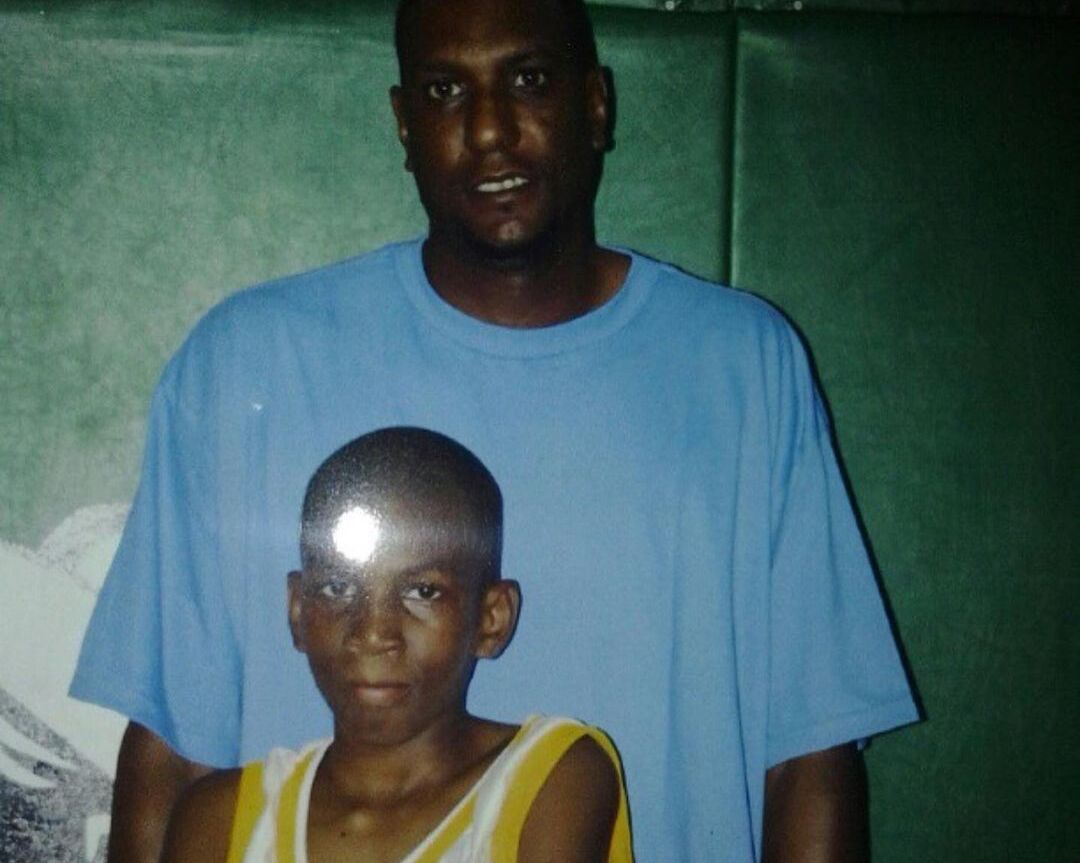 Young Kevon Looney with his father