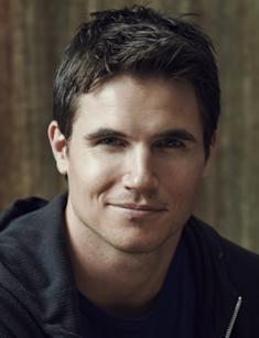 photo Robbie Amell