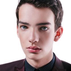 Kodi Smit-McPhee – biography, photo, wikis, age, height, personal life ...