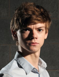 Thomas Sangster biography photo age height personal life