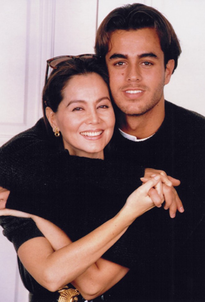Enrique Iglesias with mother
