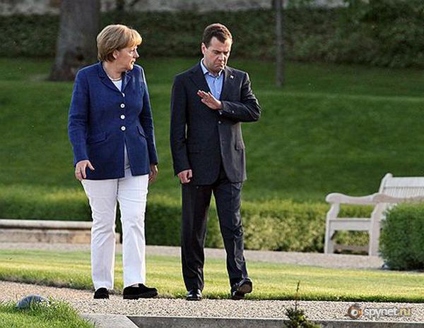 Dmitry Medvedev and Angela Merkel