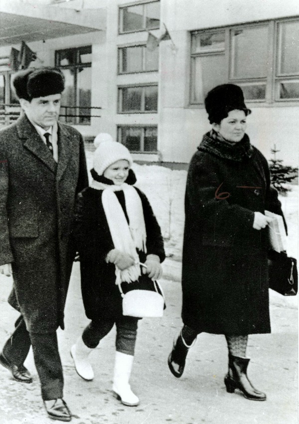 Vladimir Komarov with his wife and daughter