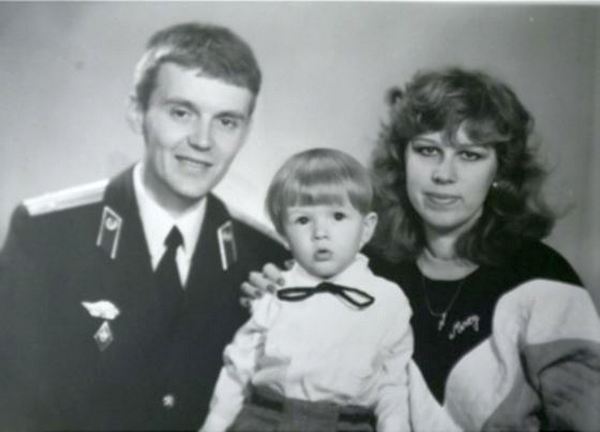 Alexander Litvinenko with his first wife Natalia and son