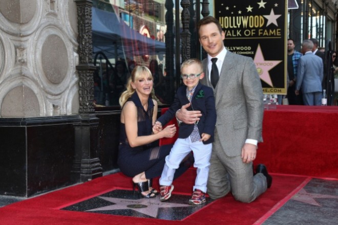 Anna Faris and Chris Pratt with son