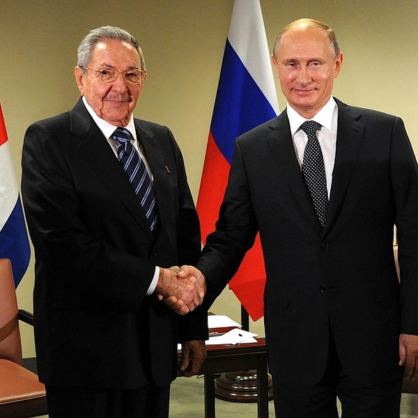 Raul Castro and Vladimir Putin