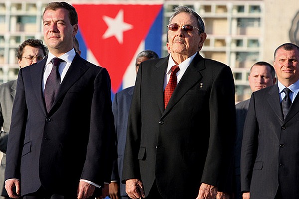 Raul Castro and Dmitry Medvedev