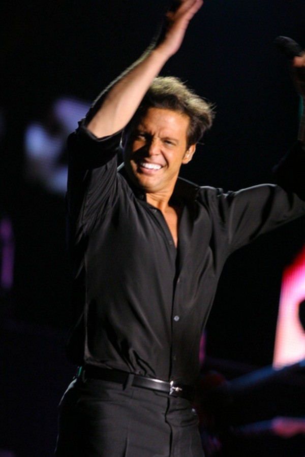 Luis Miguel on stage