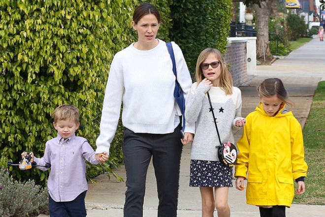 Jennifer Garner with children