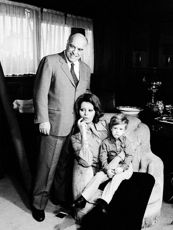 Carlo Ponti and Sophia Loren with son