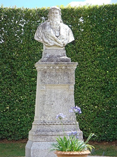 A statue of Leonardo da Vinci at the château d'amboise, France