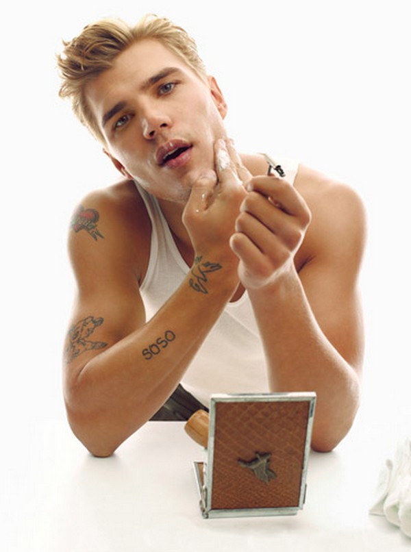 Chris Zylka Photo